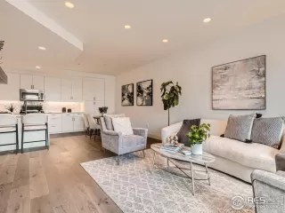 Photo #5: 990754 Listing