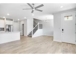 Photo #5: 990756 Listing