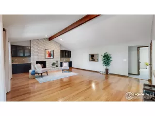 Photo #4: 990785 Listing