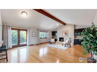 Photo #5: 990785 Listing