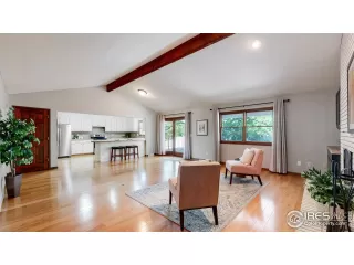 Photo #6: 990785 Listing