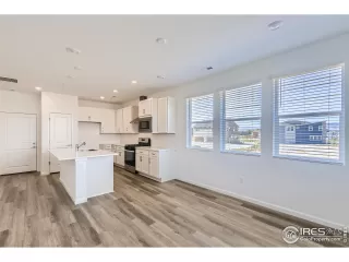 Photo #4: 990787 Listing