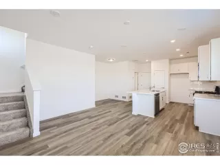 Photo #5: 990787 Listing