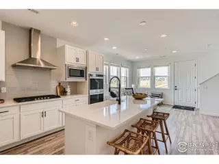 Photo #4: 990790 Listing 