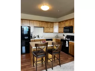 Photo #5: 990843 Listing