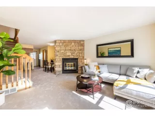 Photo #3: 990903 Listing