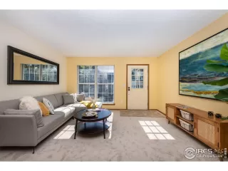 Photo #4: 990903 Listing