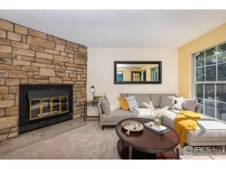 Photo #5: 990903 Listing