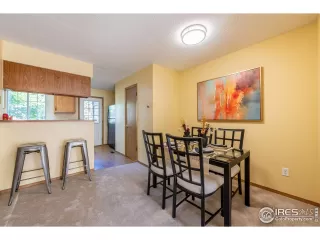 Photo #6: 990903 Listing