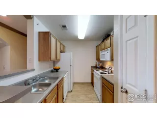 Photo #6: 990970 Listing