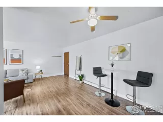 Photo #3: 990985 Listing