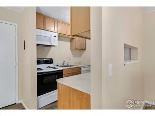 Photo #5: 990988 Listing