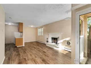 Photo #6: 990988 Listing