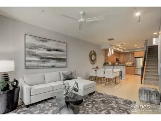 Photo #4: 990991 Listing