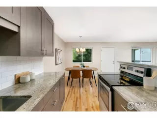 Photo #5: 991002 Listing 