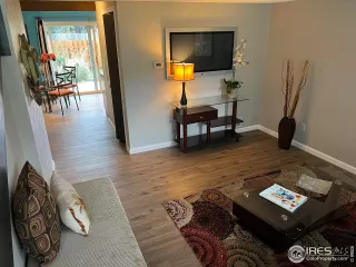 Photo #5: 991040 Listing