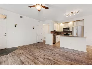 Photo #5: 9910758 Listing