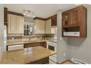 Photo #5: 991103 Listing