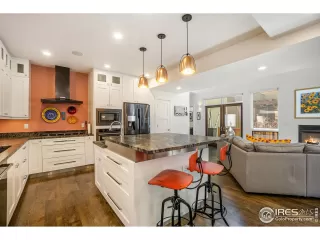 Photo #6: 991316 Listing