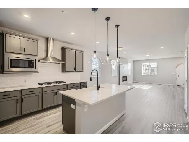 MLS: 991398 Condo For Sale