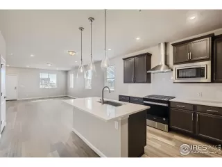 Photo #5: 991400 Listing