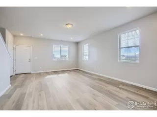 Photo #6: 991400 Listing