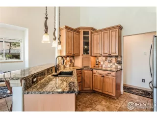 Photo #5: 991467 Listing