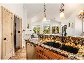 Photo #6: 991467 Listing