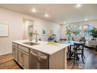 Photo #5: 991553 Listing