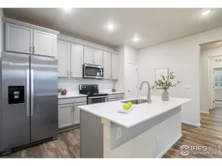 Photo #6: 991553 Listing