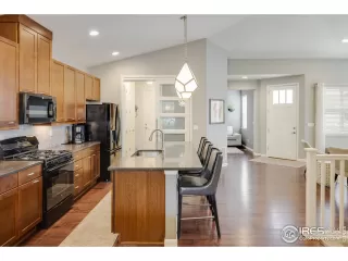 Photo #5: 991597 Listing