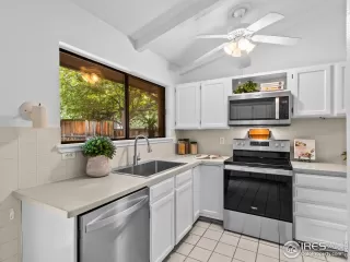 Photo #5: 991828 Listing