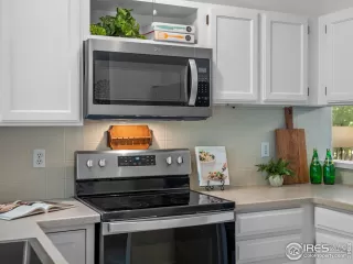 Photo #6: 991828 Listing
