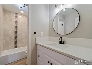 Photo #5: 991837 Listing