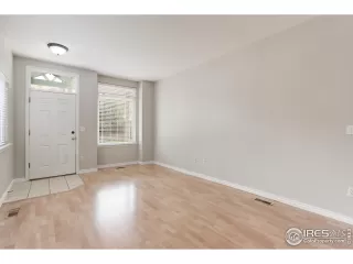 Photo #5: 991935 Listing