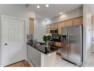 Photo #6: 991935 Listing