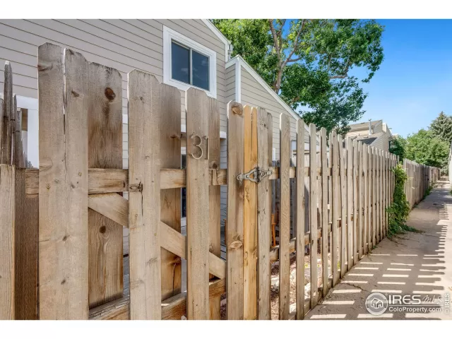 MLS: 992131 Condo For Sale