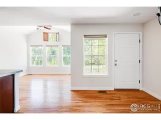 Photo #5: 992141 Listing