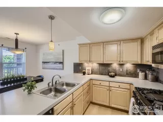 Photo #4: 992189 Listing