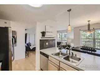 Photo #6: 992189 Listing