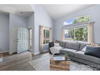 Photo #6: 992251 Listing