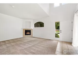 Photo #5: 992360 Listing