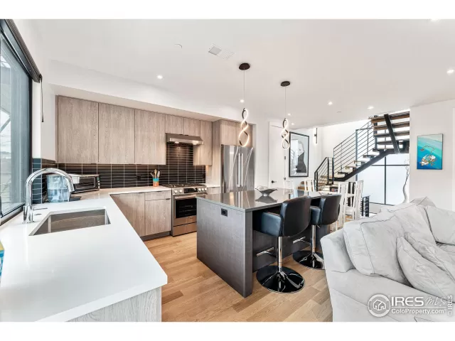 MLS: 992378 Condo For Sale