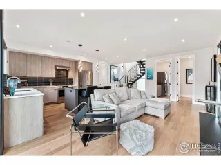 Photo #6: 992378 Listing