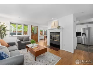 Photo #2: 992420 Listing