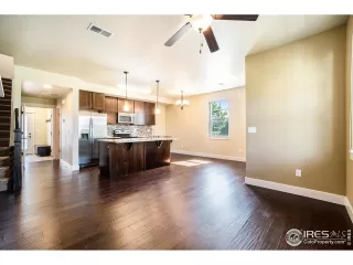 Photo #5: 992440 Listing