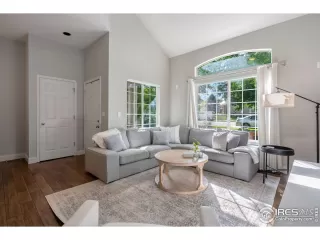 Photo #4: 992449 Listing