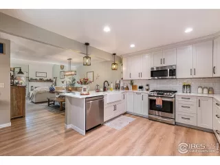 Photo #5: 992458 Listing