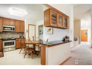 Photo #6: 992600 Listing