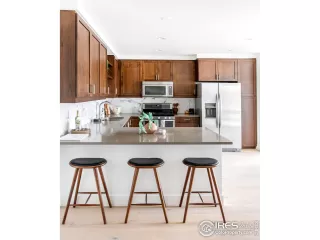 Photo #6: 992676 Listing